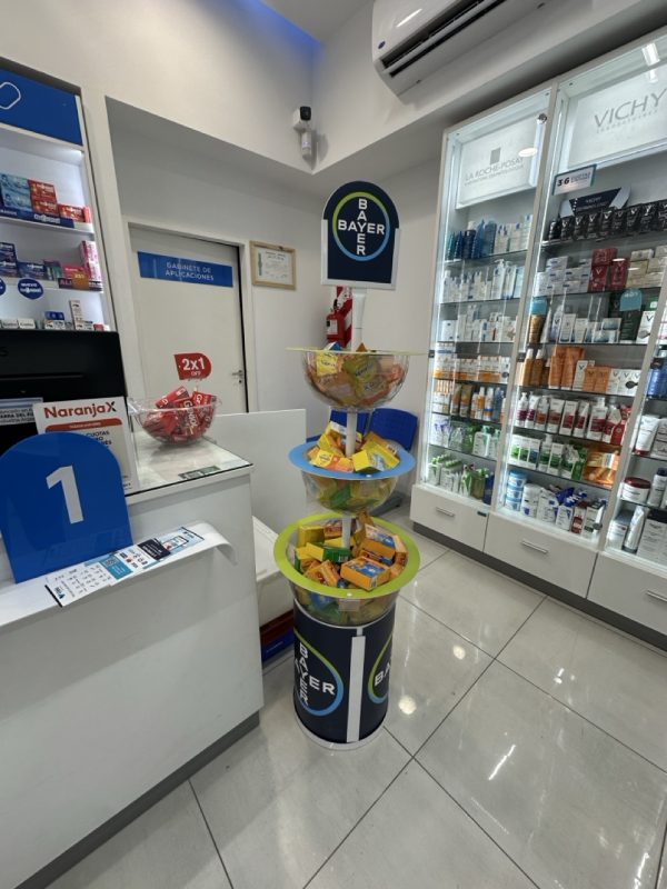 exhibidor semiesfera para farmacia Bayer