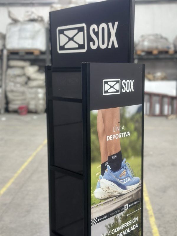 Exhibidores para local deportivo